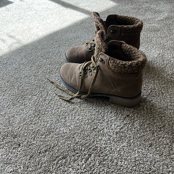 Super cute Lukees  boots by Muk Luks - Picture 4 of 7